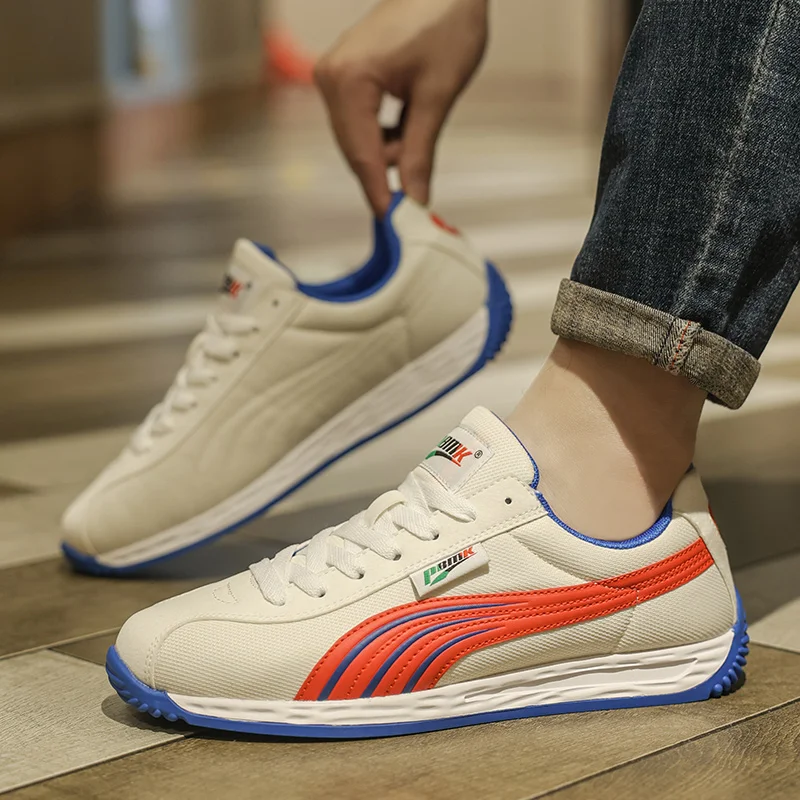 Nova Retro Sneakers