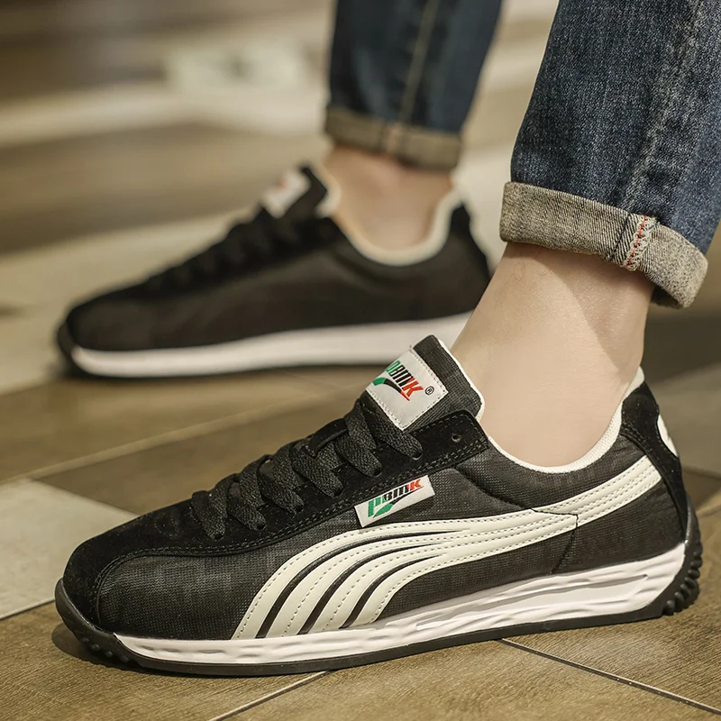 Nova Retro Sneakers